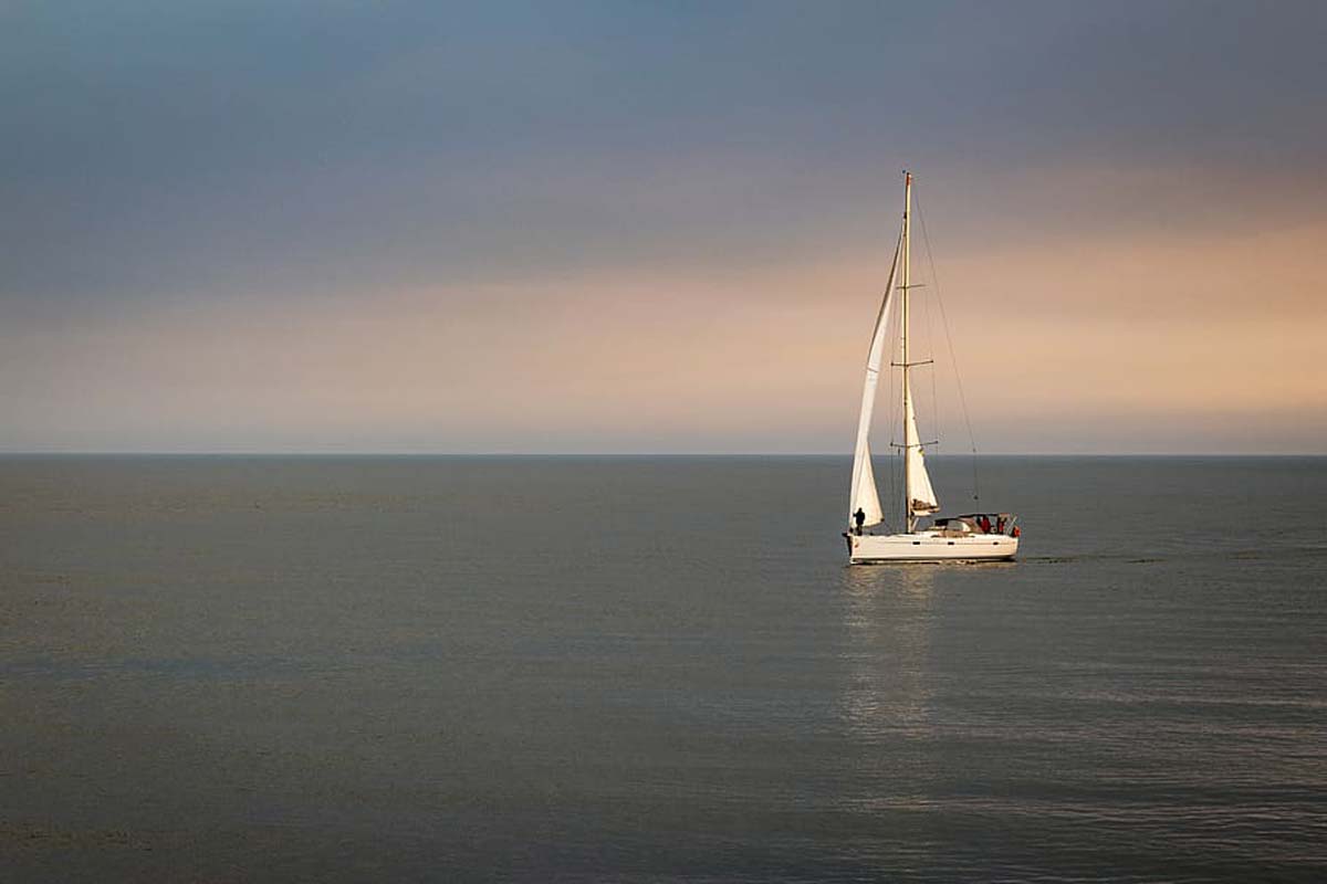 sailboat-boat-sea-water_resize.jpg