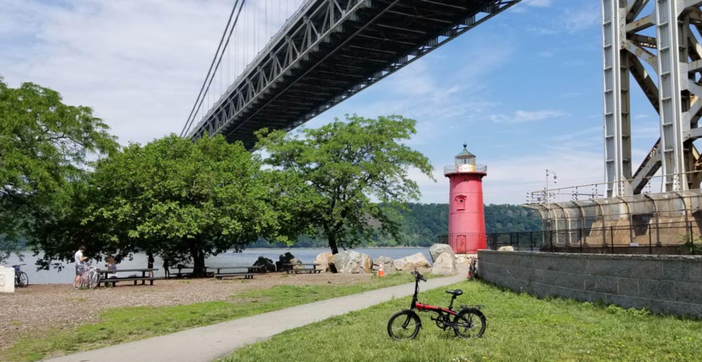 red-lighthouse-and-bike_resize.jpg