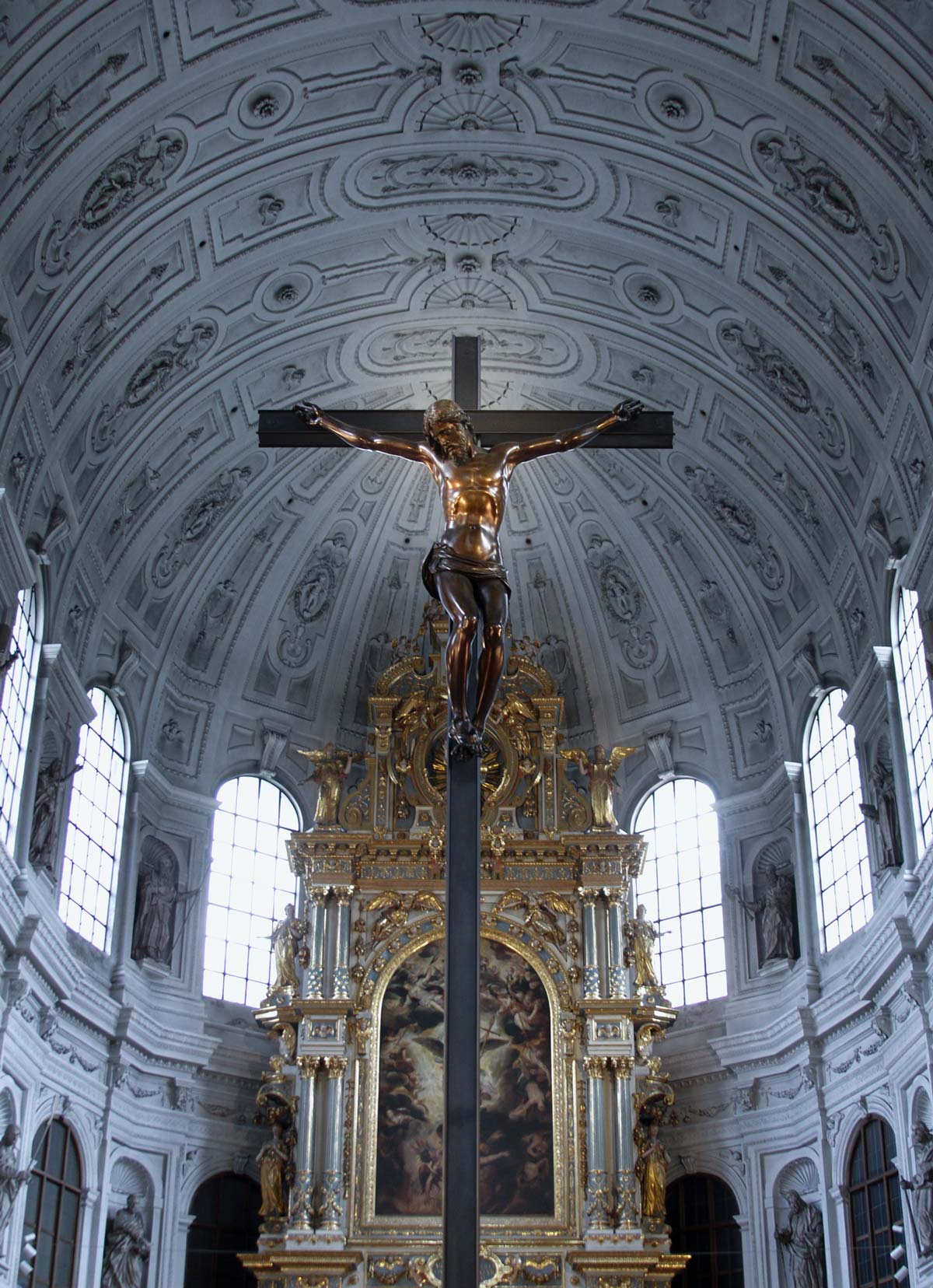 3456px-Choir_-_Michaelskirche_-_Munich_-_Germany_2017-1_resize.jpg