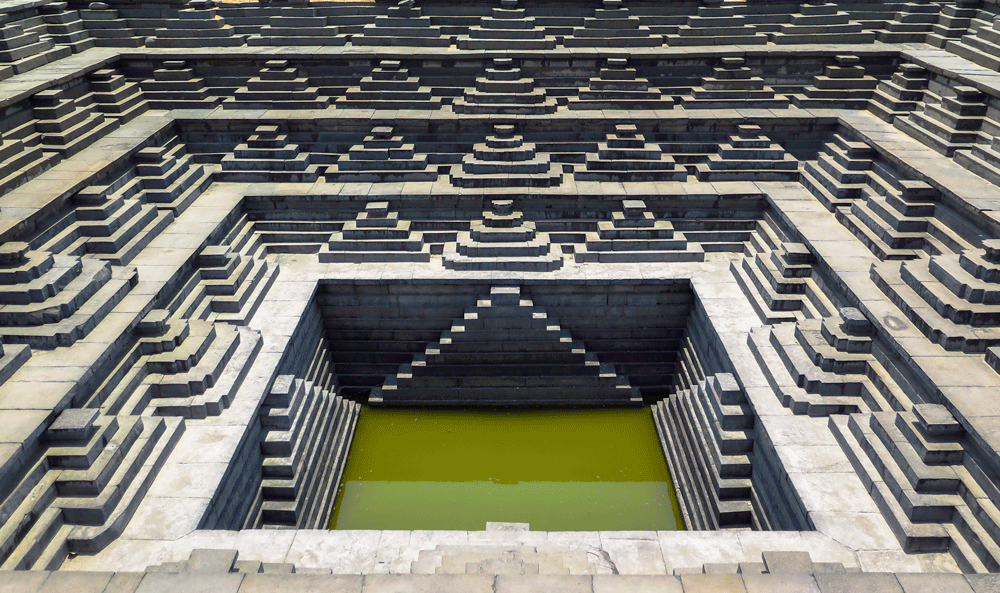 A_step_well_at_Hampi_Hindu_temple_sight_architecture_and_culture_크기조정.gif
