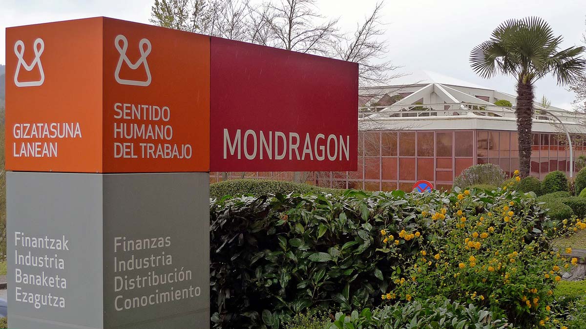 1920px-Viaje_a_la_Corporación_Mondragón_en_el_País_Vasco_resize.jpg