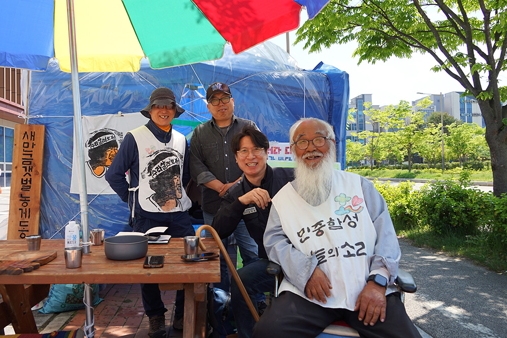 CKB07012_ 방문 연대자들.JPG