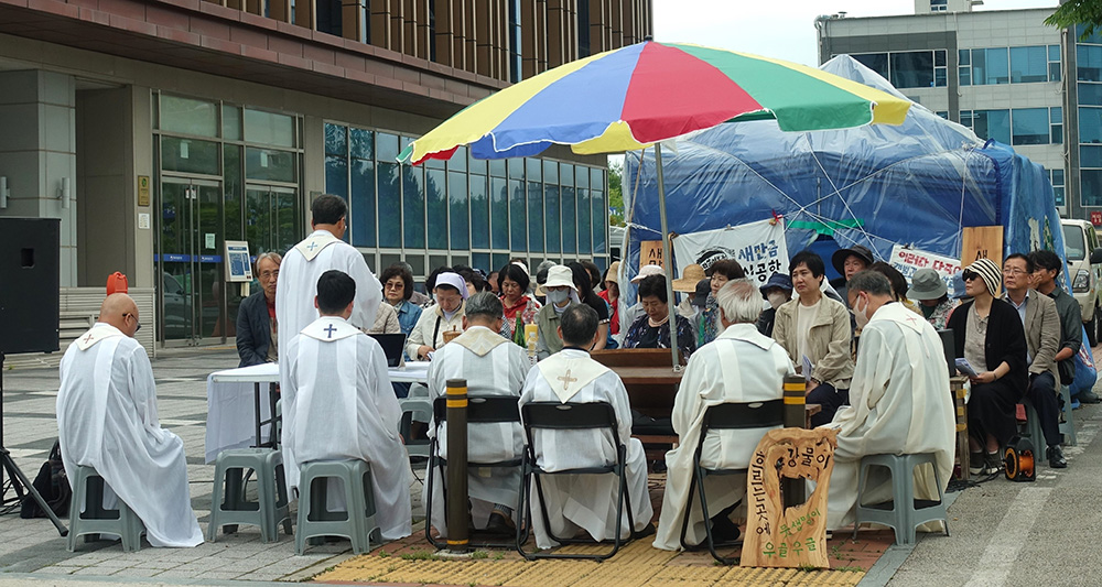 7SA08289_ 29차 월요 미사.JPG