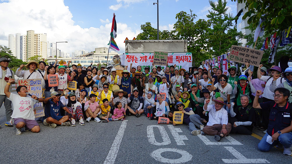 CKC04948__ 국토부 앞 단체사진.JPG