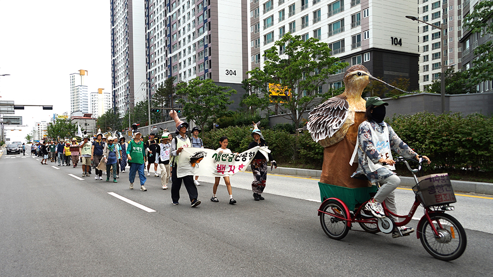 CKC01618__ 시내 행진 .JPG