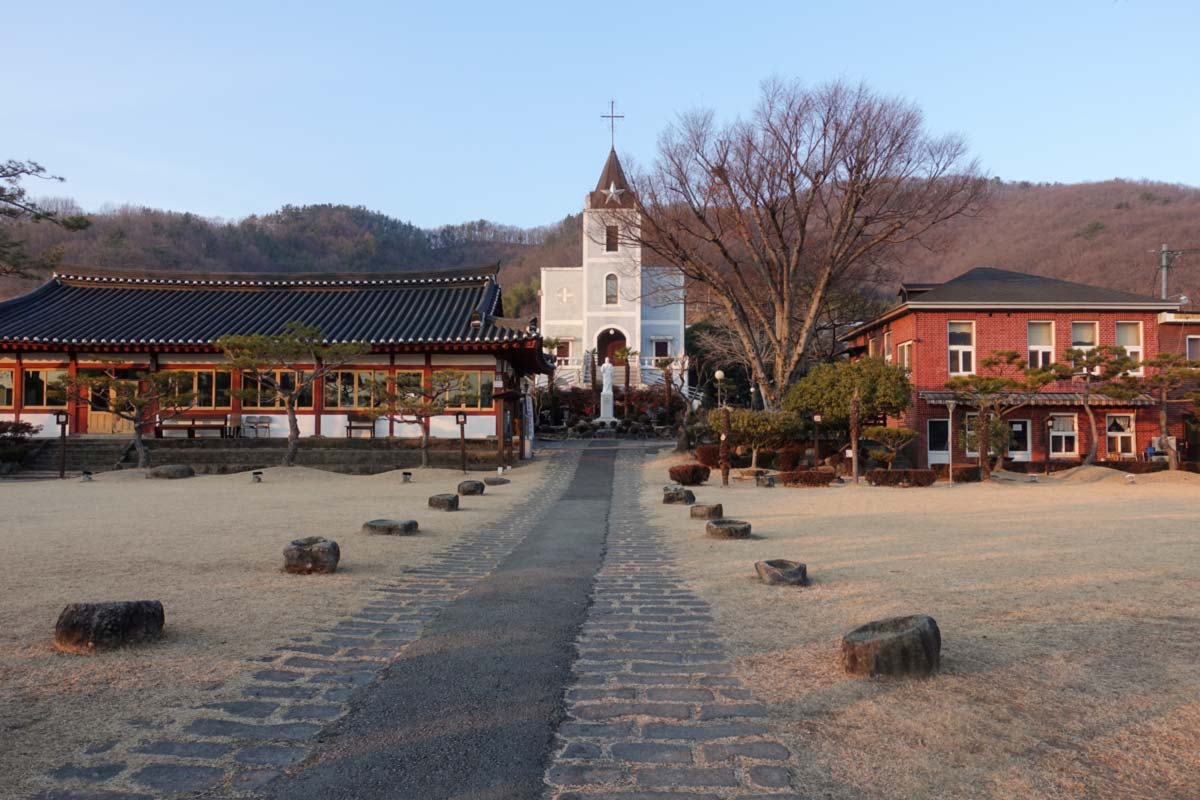 DSC09761-진주-문산성당_resize.jpg