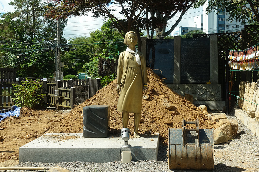 7SB04603 동국사 소녀상.JPG
