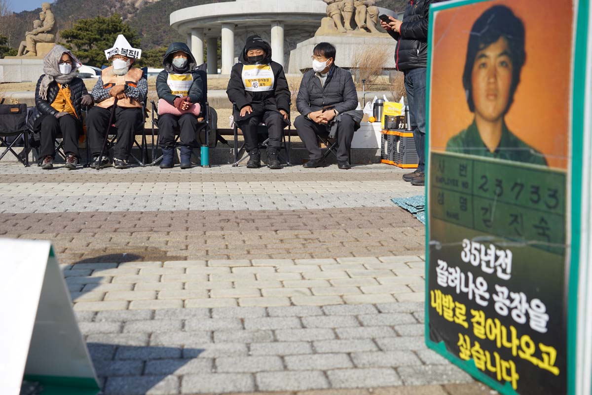 DSC03021_문정현신부님과-단식자들_resize.jpg