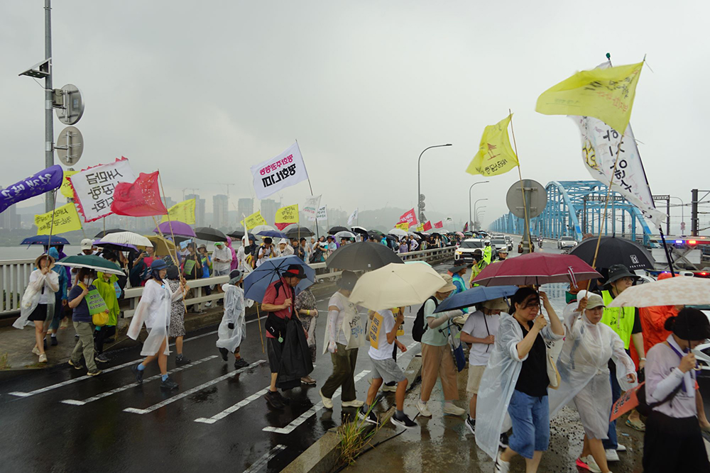 CKC07926__ 동작대교 건너는 행진단.JPG