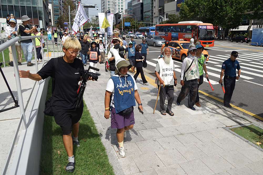 CKC08342__ 법원 앞으로.JPG