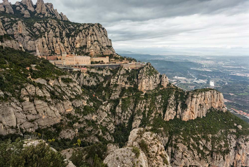 montserrat-2991203_1920_resize.jpg