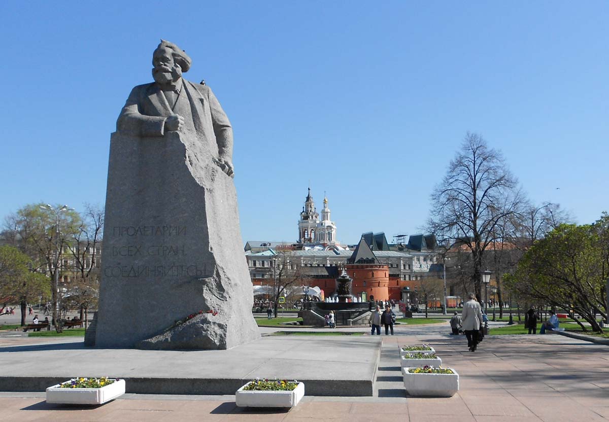 Karl_Marx_-_Moscow_-_panoramio_resize.jpg